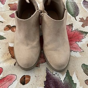 Girls suede boots size 10